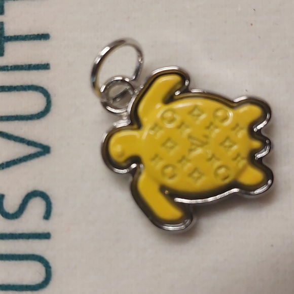 LV Yellow Turtle Charm Pendant Necklace - Picture 2 of 3